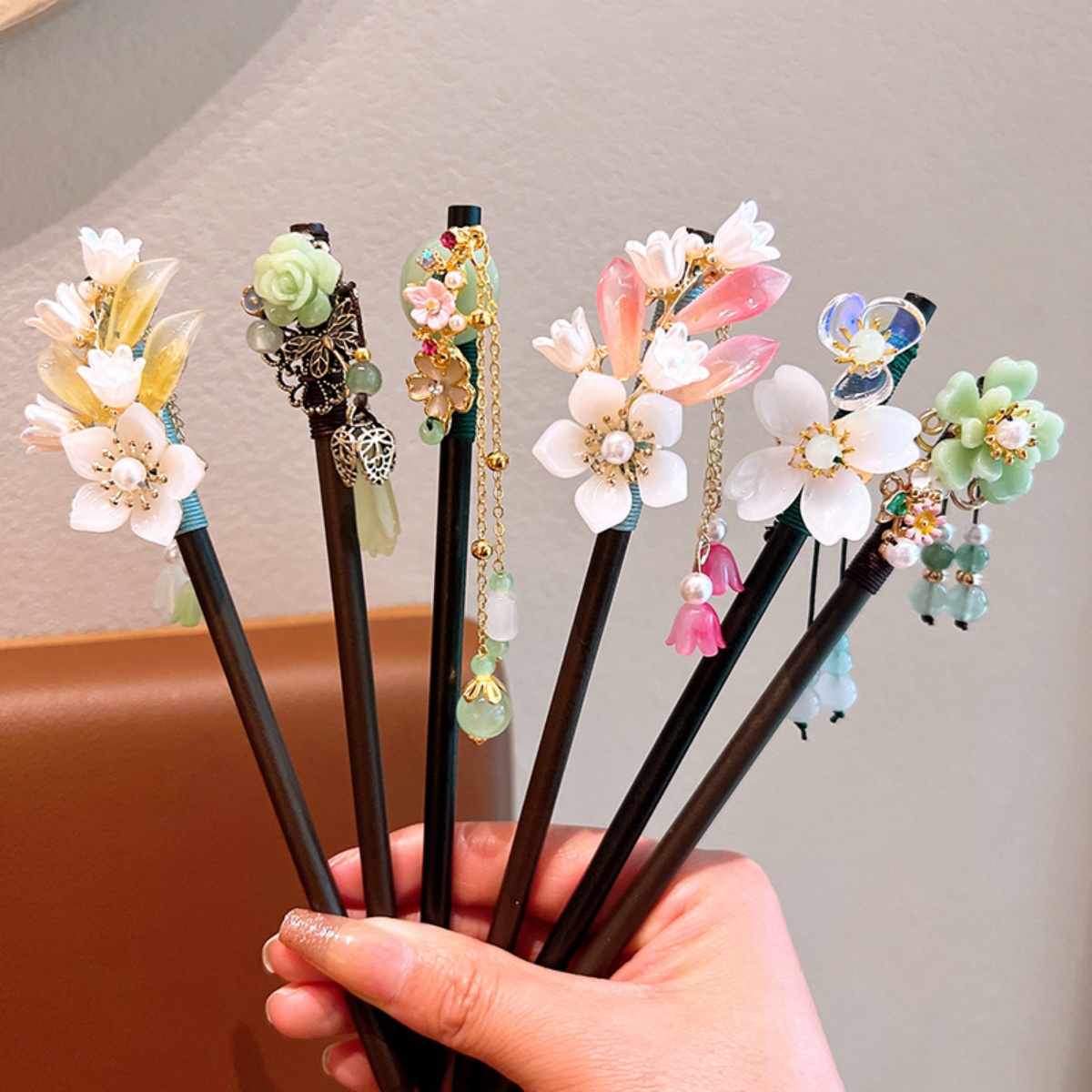 Hanbok Hair Pin - 絶妙な花のタッセル木製ヘアピンレトロ中国風の手作り花ヘアスティックヴィンテージ女の子女性韓服ヘアアクセサリー