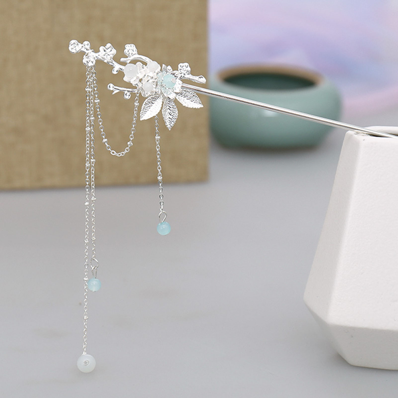 中国風合金ヘアスティック箸型ヘアピン、銀の花のタッセル付き、 - Hanbok Hair Pin のレビューと価格