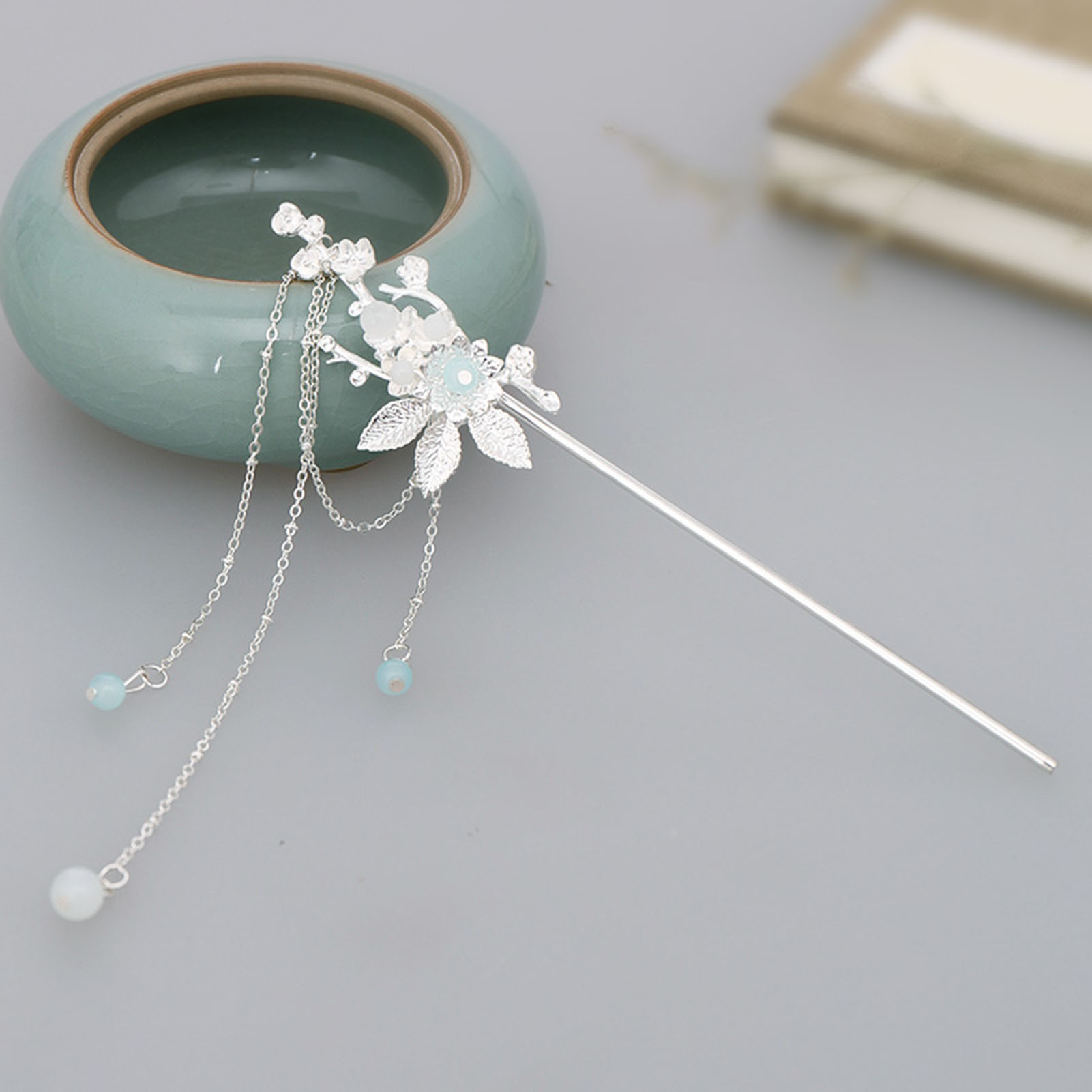 中国風合金ヘアスティック箸型ヘアピン、銀の花のタッセル付き、 - Hanbok Hair Pin のレビューと価格